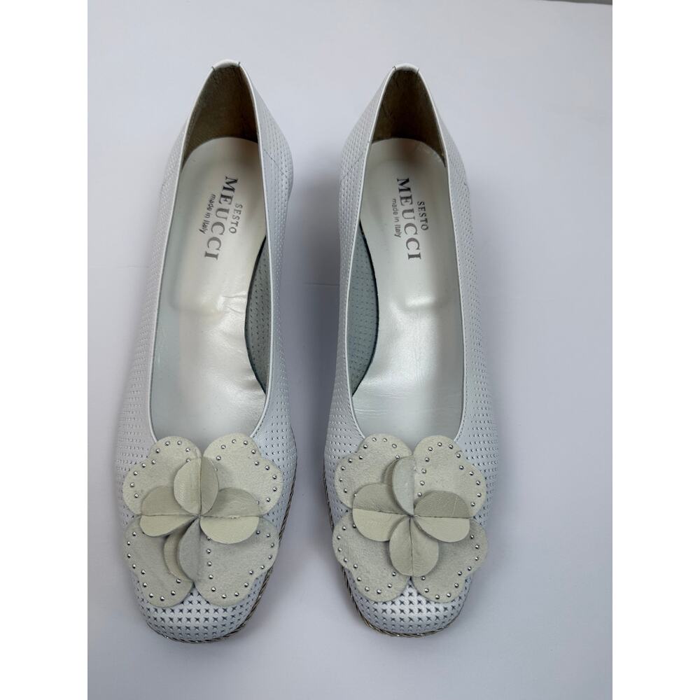 Sesto Meucci Italy White Leather Pumps Floral Applique Women Heels